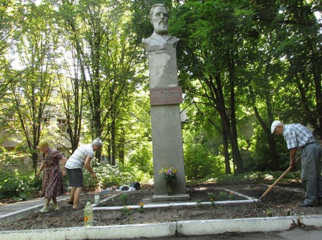 Впорядкування пам’ятника Павлу Грабовському